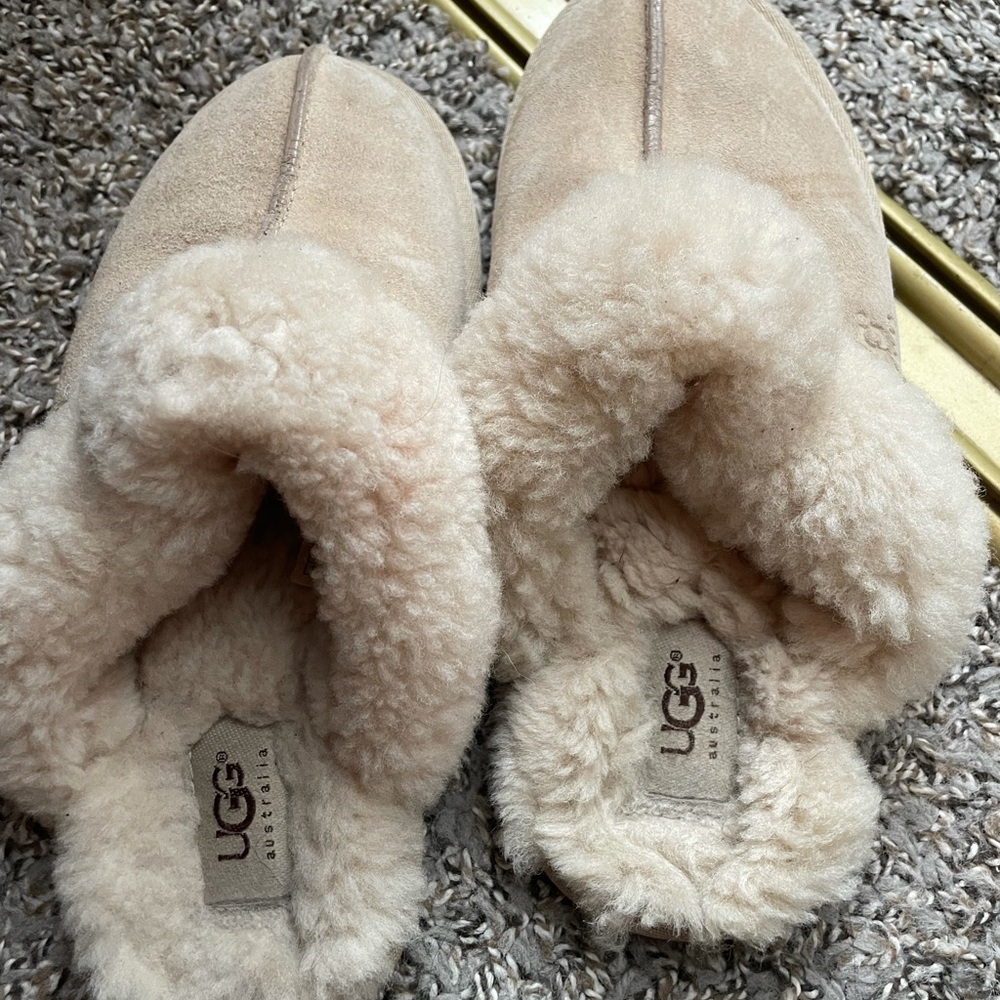 UGG slippers US 8